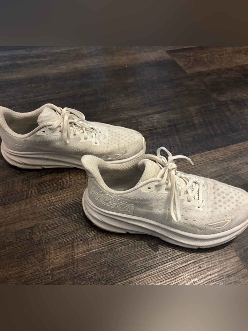 Hoka Women's white Clifton 9